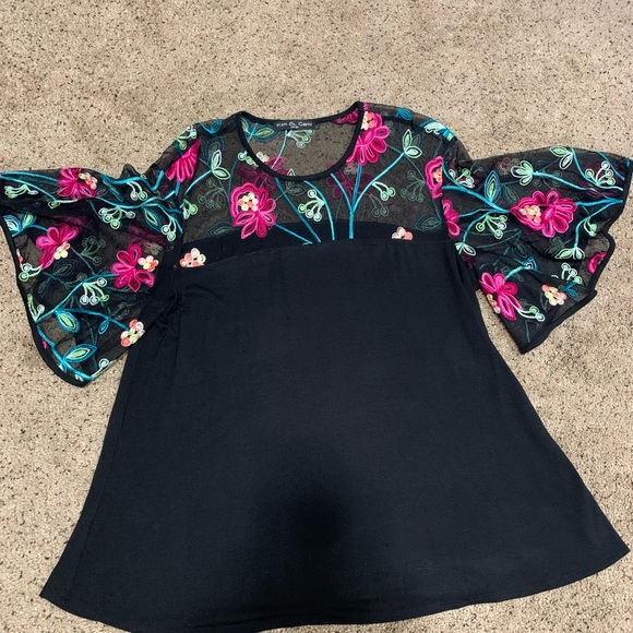Kim & Cami black short sleeve top with embroidered flare sleeves. Size large. - Picture 2 of 6